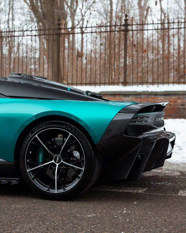Aston Martin Valhalla