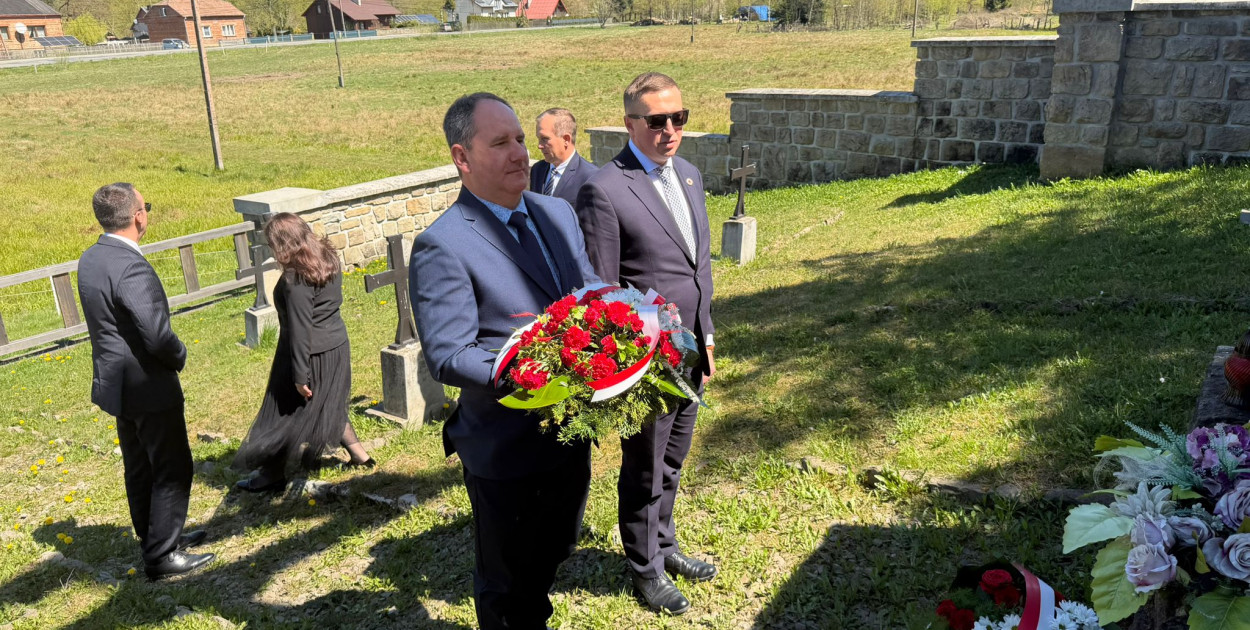 Hołd dla poległych na ziemi Sękowskiej