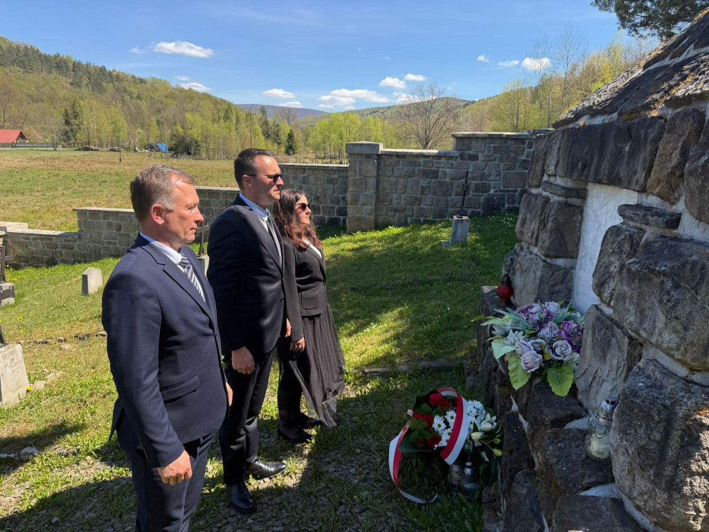 Hołd dla poległych na ziemi Sękowskiej