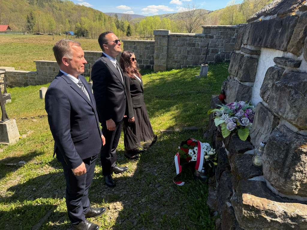 Hołd dla poległych na ziemi Sękowskiej