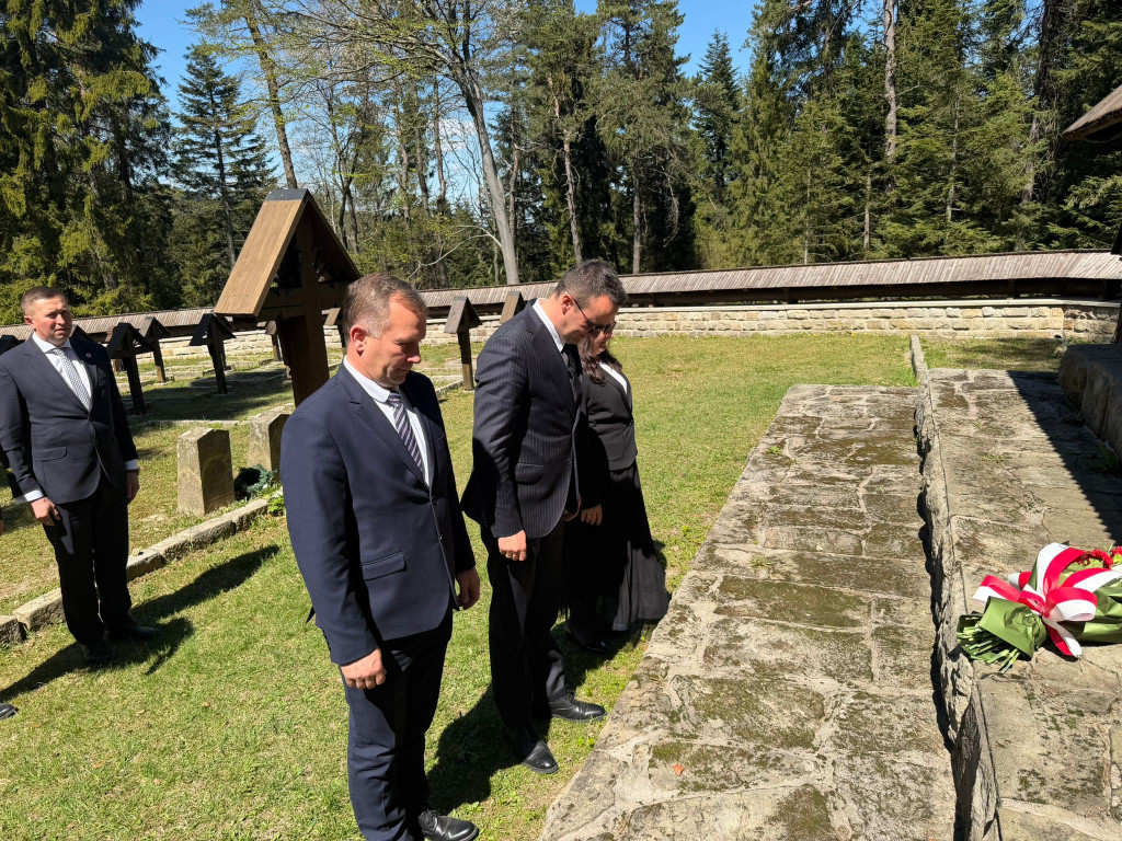 Hołd dla poległych na ziemi Sękowskiej
