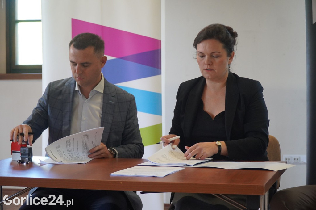 Uroczyste podpisanie umowy modernizacji Kasztelu