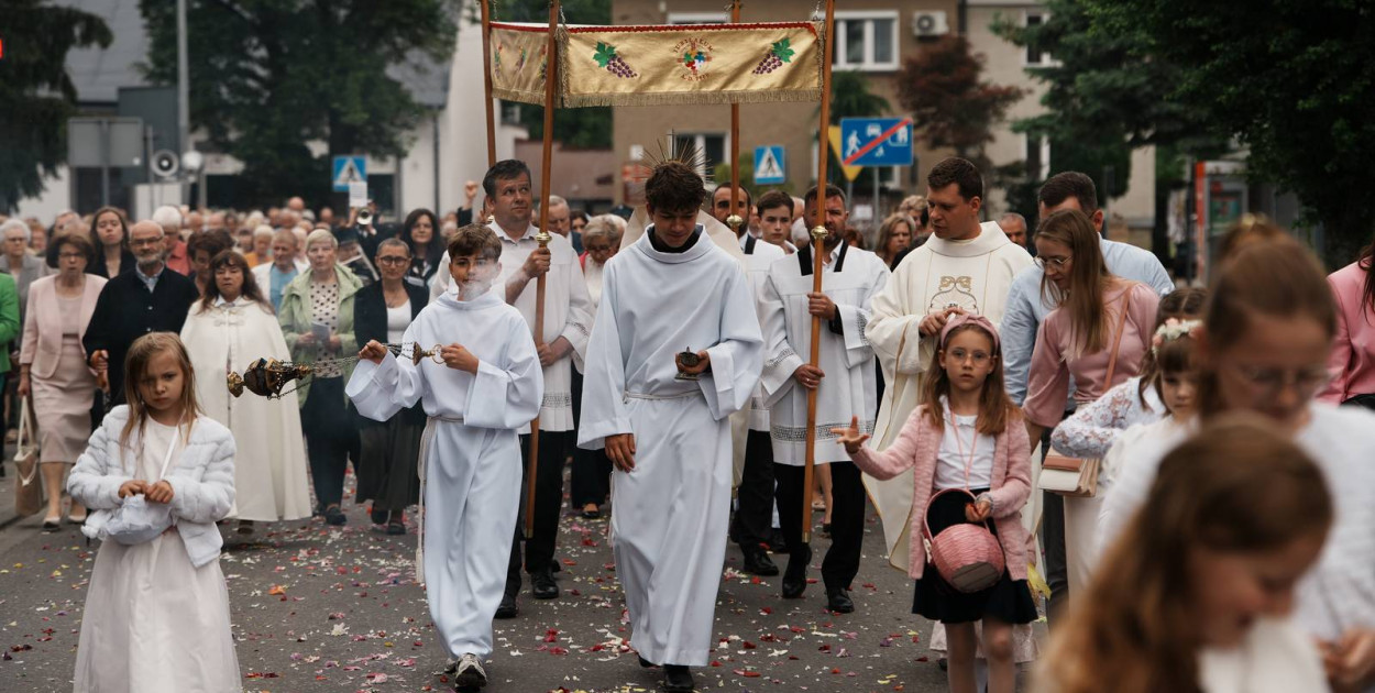 Procesja Bożego Ciała w parafii pw. Św. Jadwigi Królowej