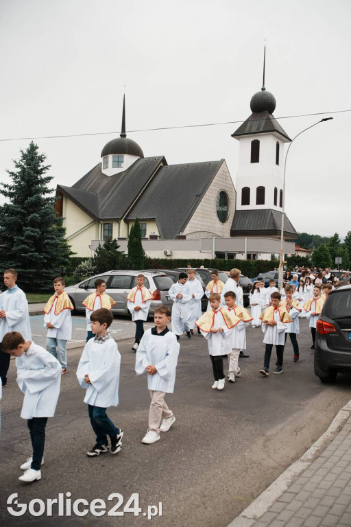 Procesja Bożego Ciała w parafii pw. Św. Jadwigi Królowej