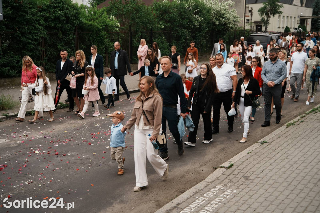 Procesja Bożego Ciała w parafii pw. Św. Jadwigi Królowej