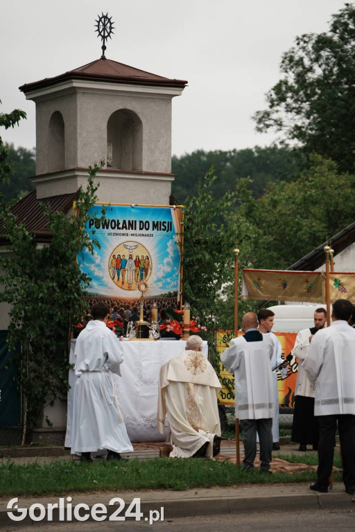 Procesja Bożego Ciała w parafii pw. Św. Jadwigi Królowej