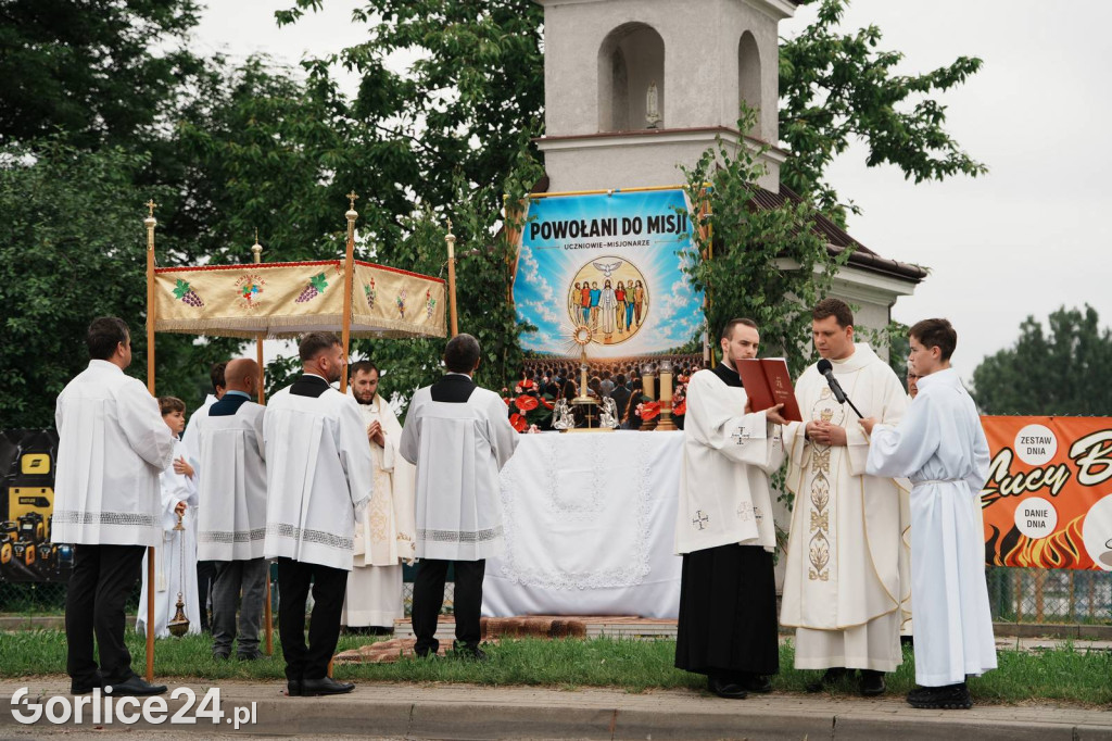 Procesja Bożego Ciała w parafii pw. Św. Jadwigi Królowej