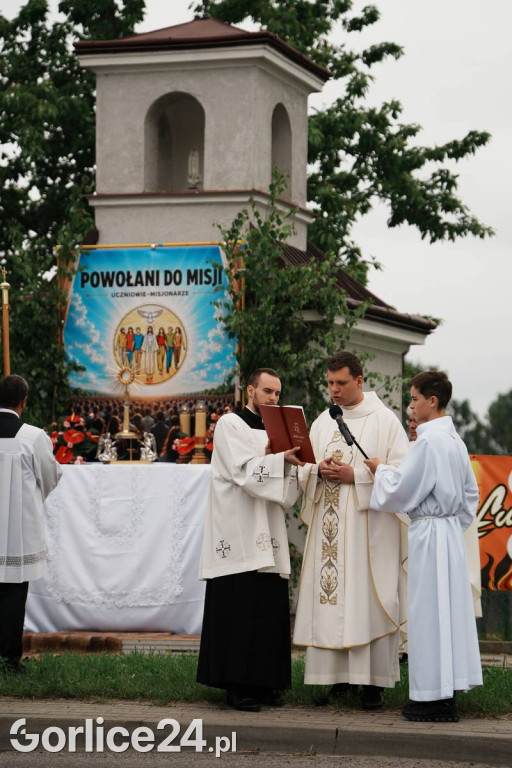 Procesja Bożego Ciała w parafii pw. Św. Jadwigi Królowej