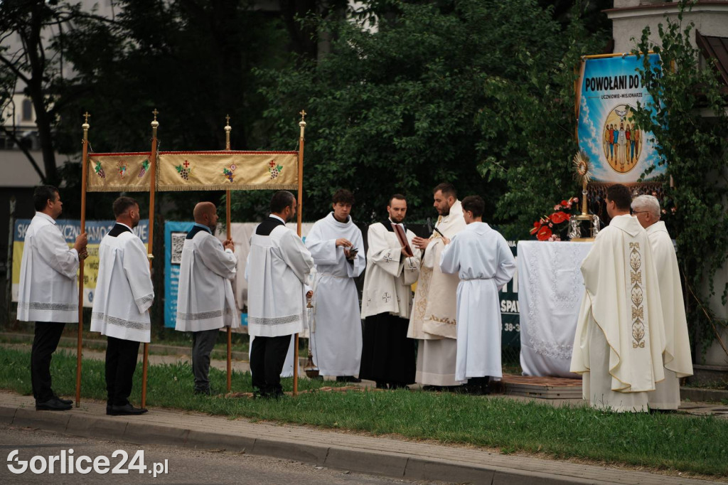 Procesja Bożego Ciała w parafii pw. Św. Jadwigi Królowej
