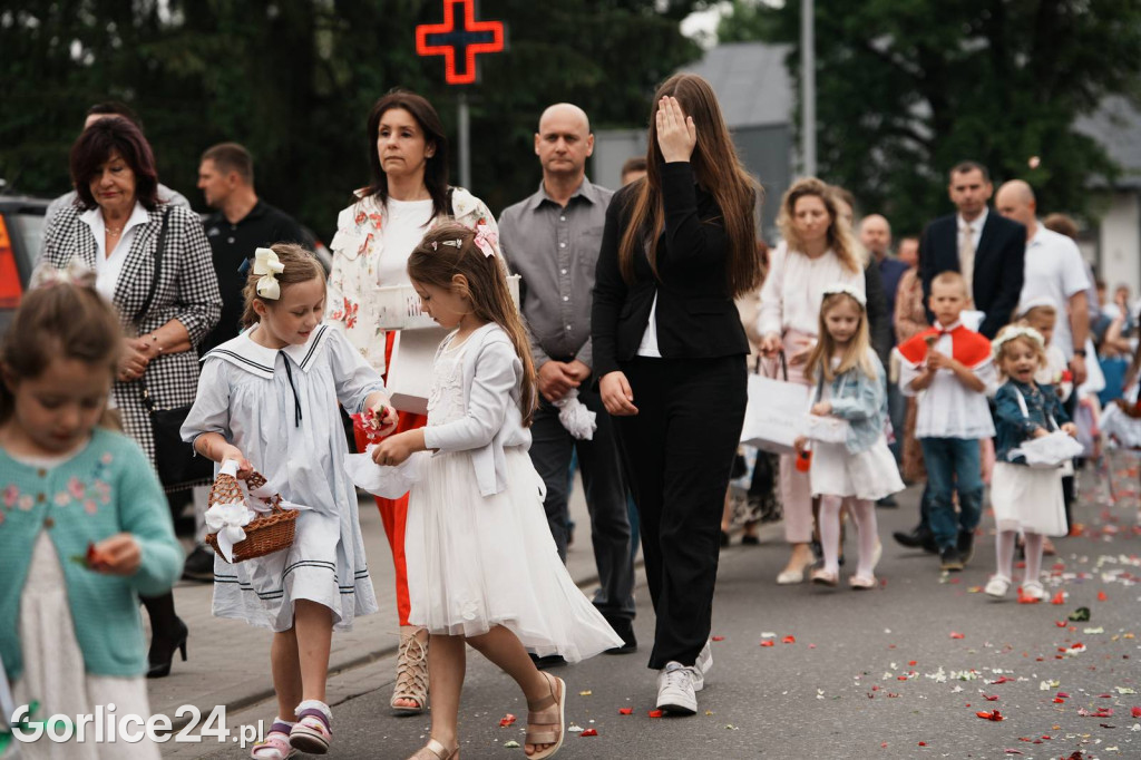 Procesja Bożego Ciała w parafii pw. Św. Jadwigi Królowej