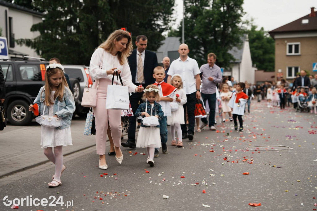 Procesja Bożego Ciała w parafii pw. Św. Jadwigi Królowej