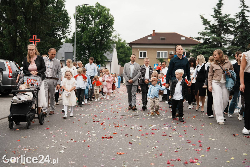Procesja Bożego Ciała w parafii pw. Św. Jadwigi Królowej