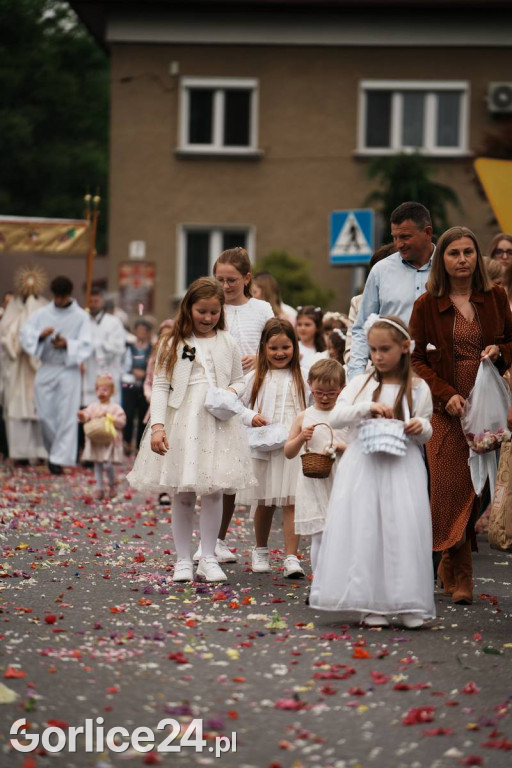 Procesja Bożego Ciała w parafii pw. Św. Jadwigi Królowej