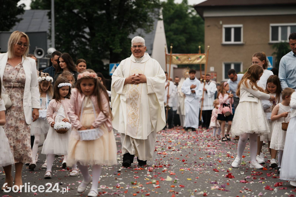 Procesja Bożego Ciała w parafii pw. Św. Jadwigi Królowej