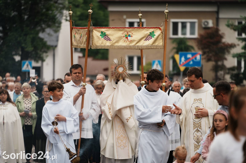 Procesja Bożego Ciała w parafii pw. Św. Jadwigi Królowej