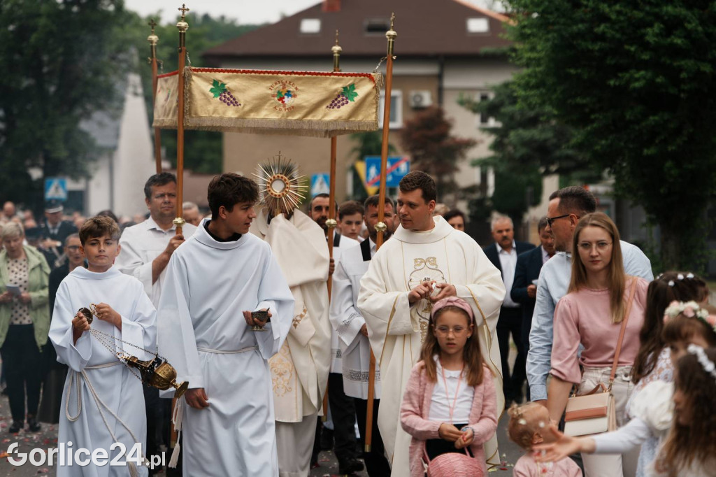 Procesja Bożego Ciała w parafii pw. Św. Jadwigi Królowej