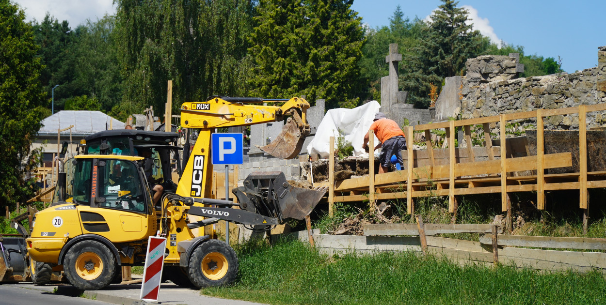Mur cmentarny (23.06)