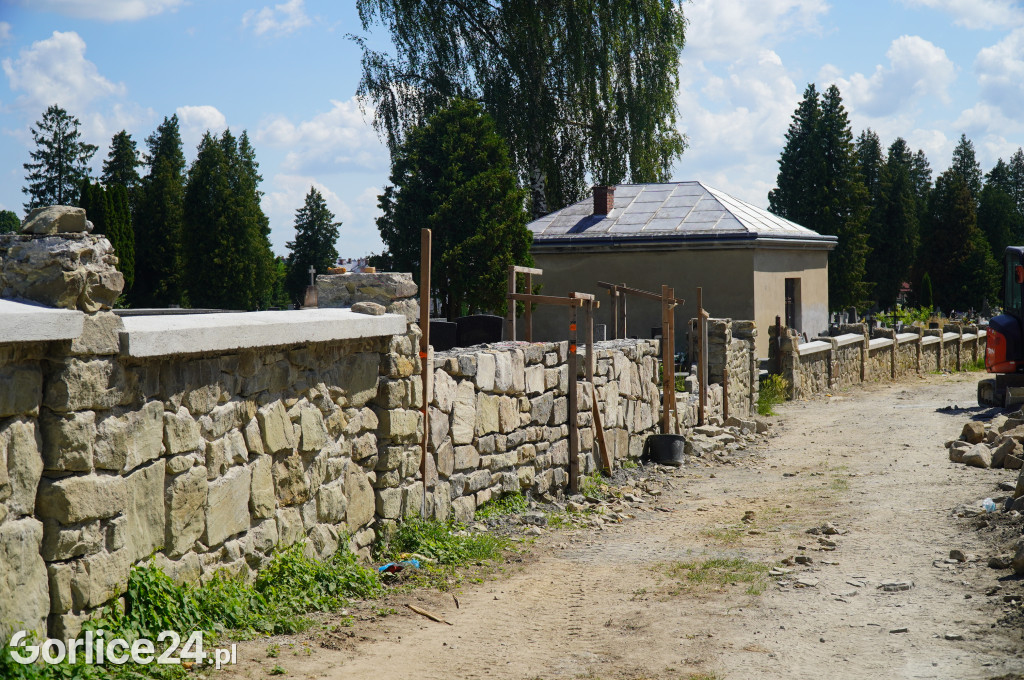 Mur cmentarny (23.06)