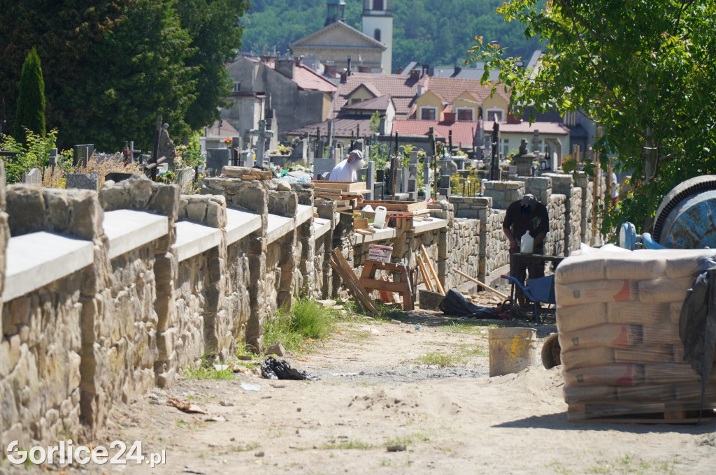 Mur cmentarny (23.06)