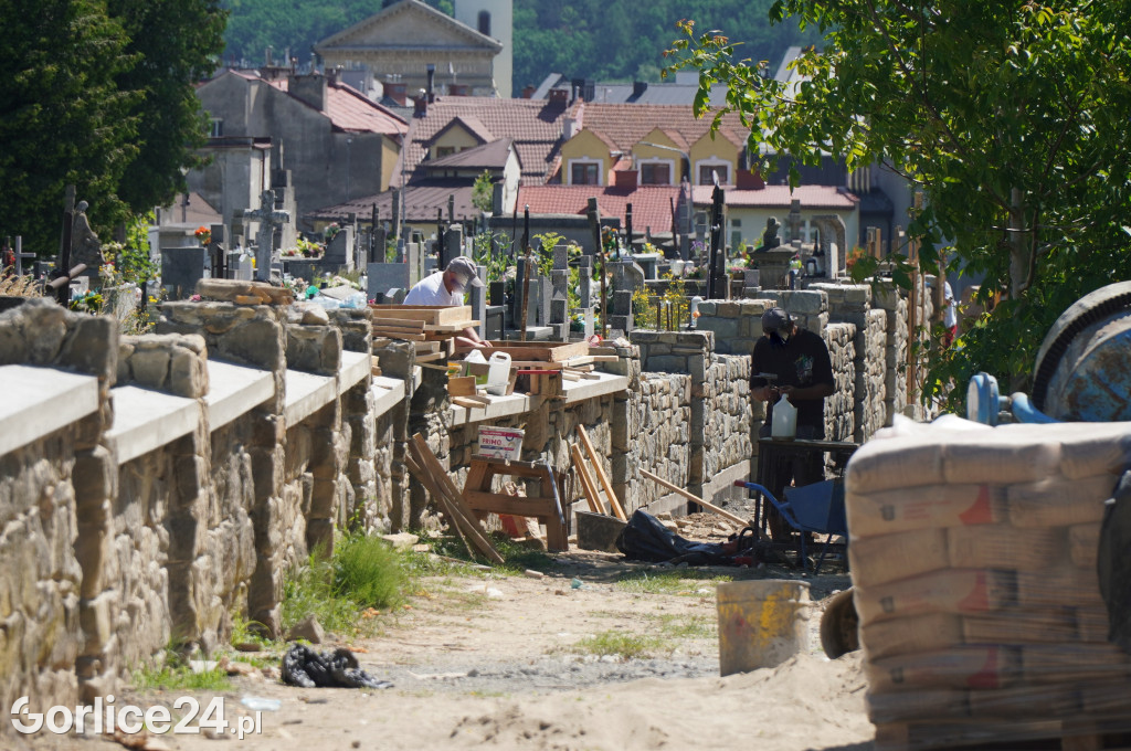 Mur cmentarny (23.06)