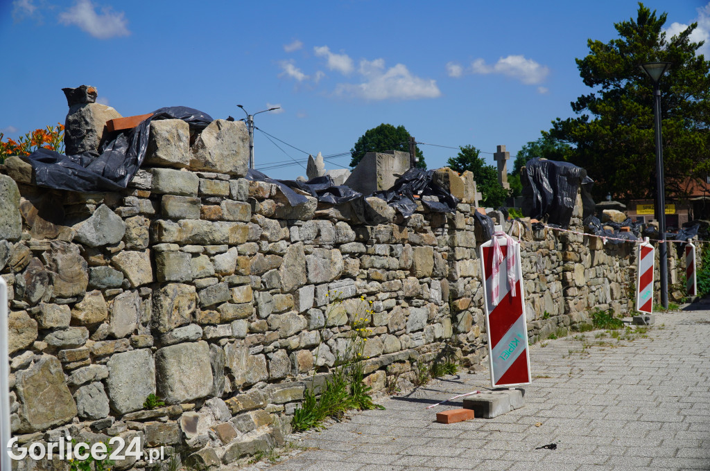 Mur cmentarny (23.06)