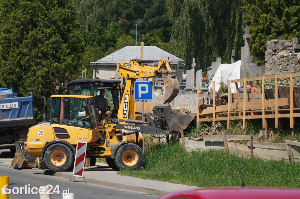 Mur cmentarny (23.06)
