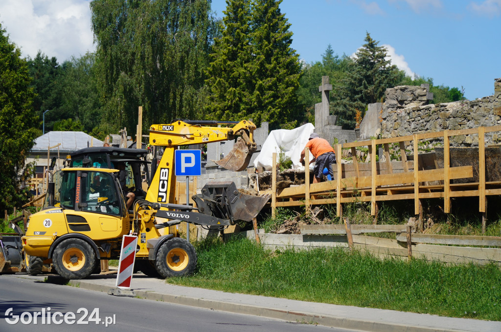 Mur cmentarny (23.06)