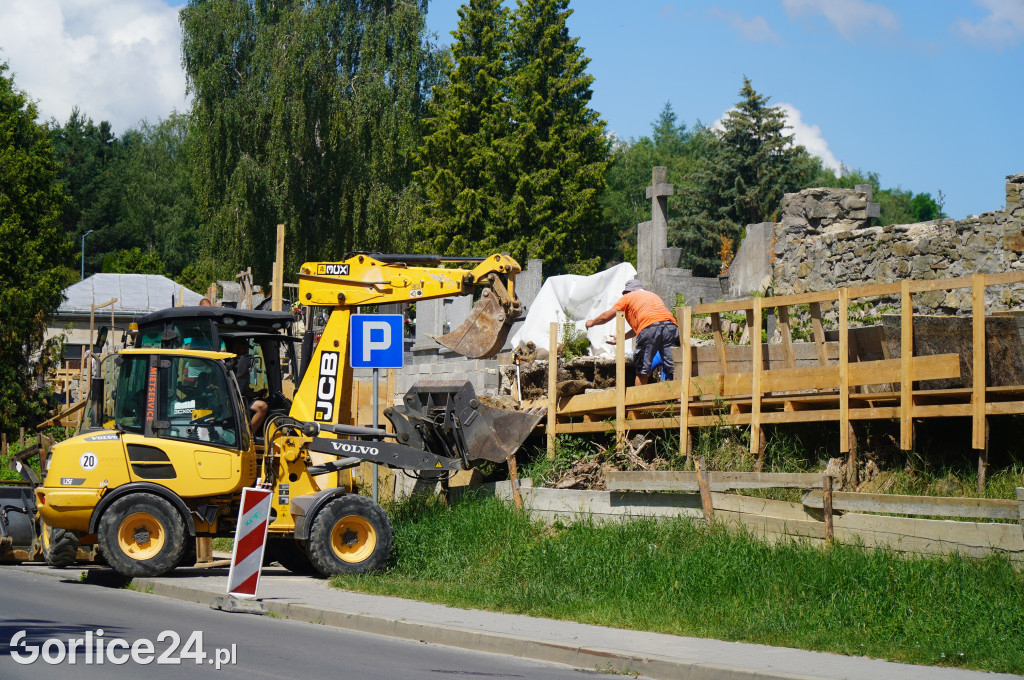 Mur cmentarny (23.06)