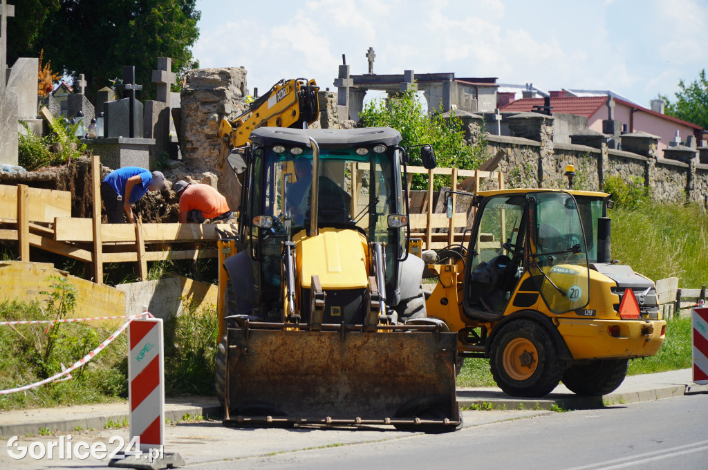 Mur cmentarny (23.06)