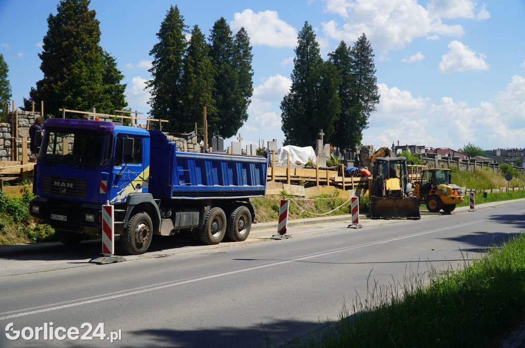 Mur cmentarny (23.06)