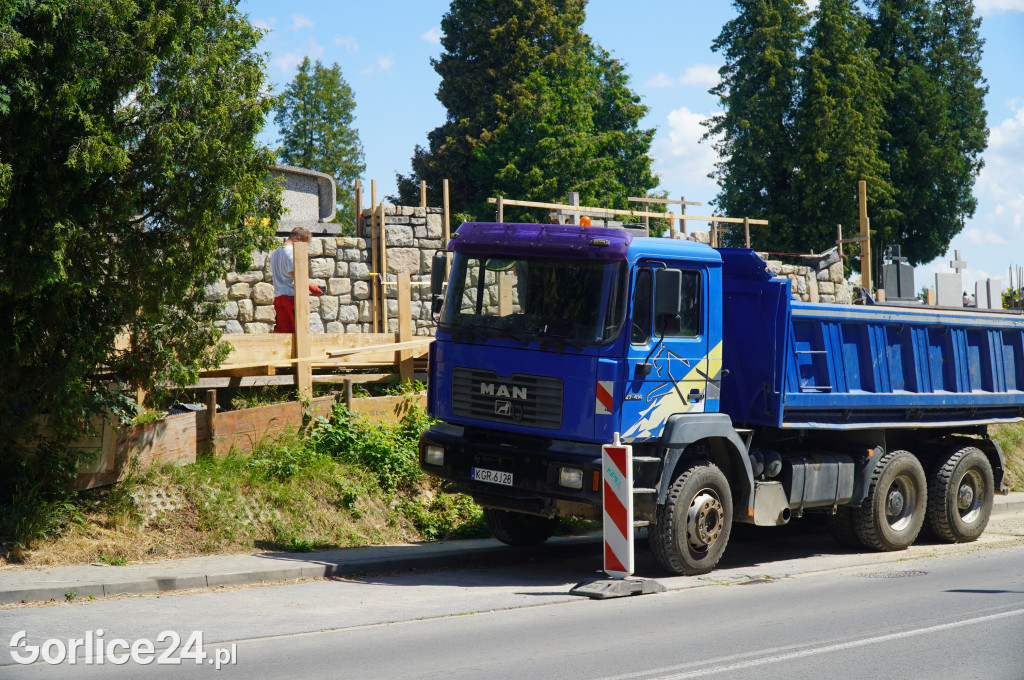 Mur cmentarny (23.06)
