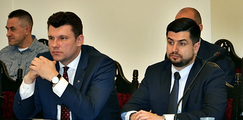 Burmistrz Rafał Kukla i jego zastępca Łukasz Bałajewicz w czasie XXXIII sesji Rady Miasta Gorlice
