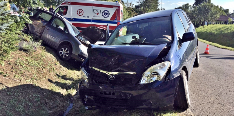 VW kontra Toyota wypadek w Łużnej gorlice24.pl
