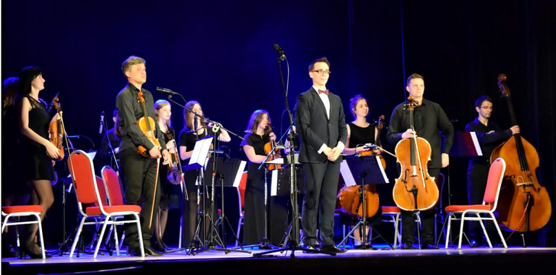 Orkiestry smyczkowa "Light String Orchestra" pod kierownictwem Marcina Fejklowicza - foto GCK