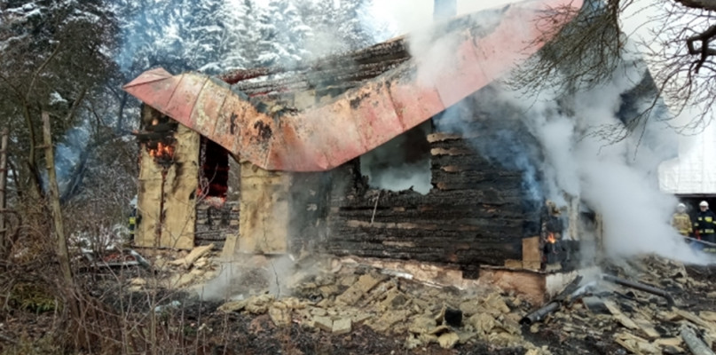 Dom w którym mieszkał ojciec samotnie wychowujący czwórkę dzieci uległ całkowitemu zniszczeniu