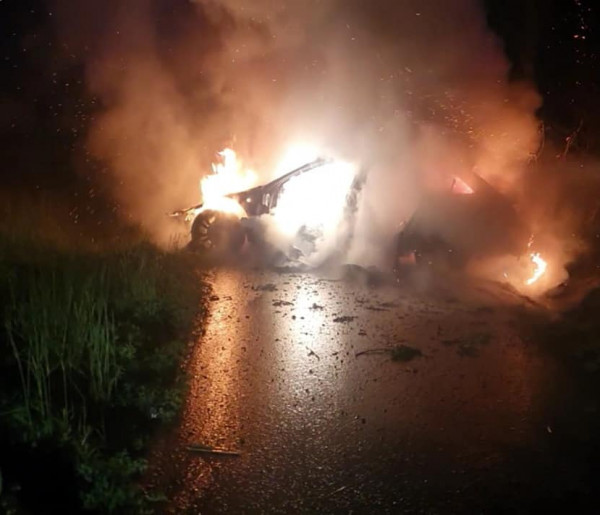 Ropa. Poważny wypadek drogowy w nocy - auto doszczętnie spłonęło [ FOTO ]-11905