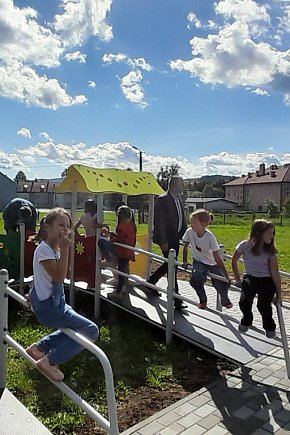 Plac zabaw w Bystrej-2508