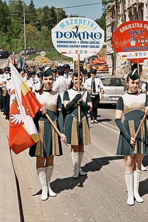 Pochód i musztra paradna w wykonaniu KaOSG (02.05)-5648