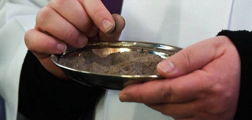 W Kościele katolickim dziś Środa Popielcowa rozpoczyna Wielki Post