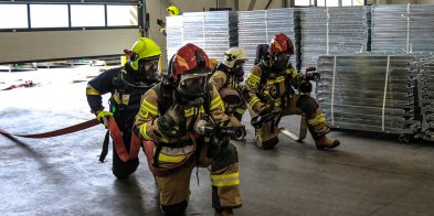 Strażacy ćwiczyli w gorlickiej ocynkowni-14790
