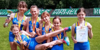 Młode zawodniczki z UKS Kobylanka na podium w wojewódzkich zawodach-15571