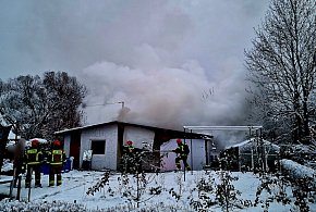 Kłęby dymu nad ogródkami działkowymi. Pożar domku letniskowego [FOTO]-18617