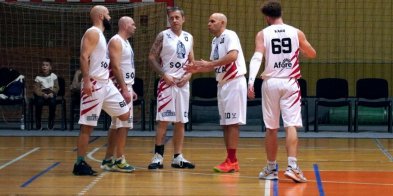 Koszykarze MKS Gorlice na tarczy w Wadowicach. Trener Rykała: każdy liczył na 12:0-22003