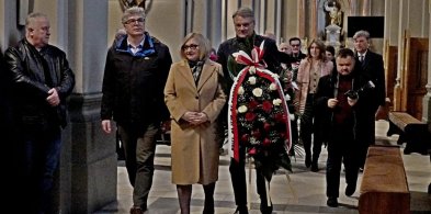 W Gorlicach uczcili pamięć ofiar Katastrofy Smoleńskiej i Ofiar Katynia [FOTO]-23118