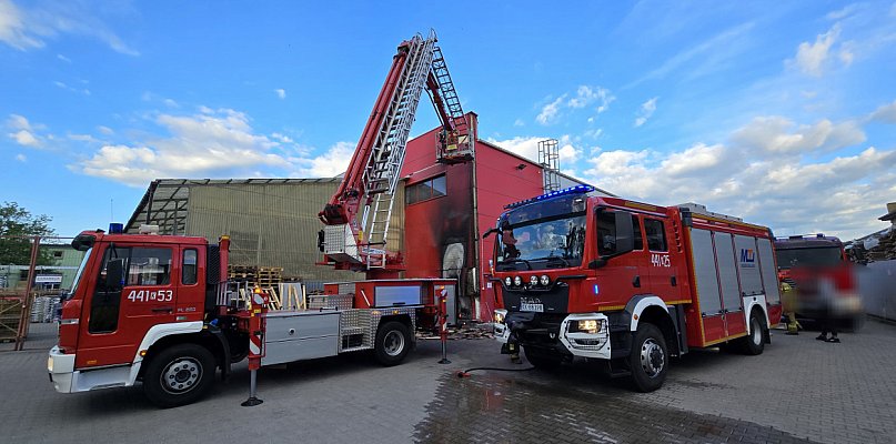 Pożar przy markecie budowlanym w Gorlicach. Mógł się skończyć tragicznie [FOTO] - 23820