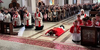 Jezus zmartwychwstał! W kościołach tłumy! [FOTO]-33243