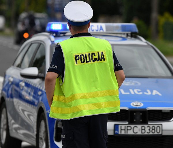 Kierowca autobusu zahaczył o muzealny mur. Dostał spory mandat-33521