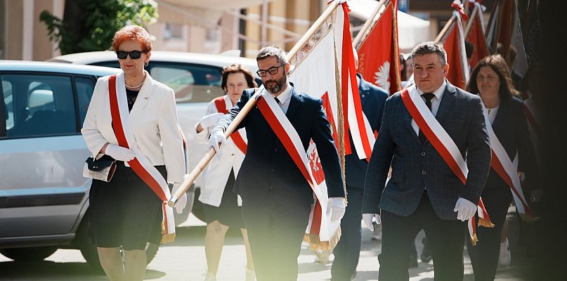 Za nami uroczystości Święta Pracy w Gorlicach, ulicami przeszedł pochód [FOTO] - 33547