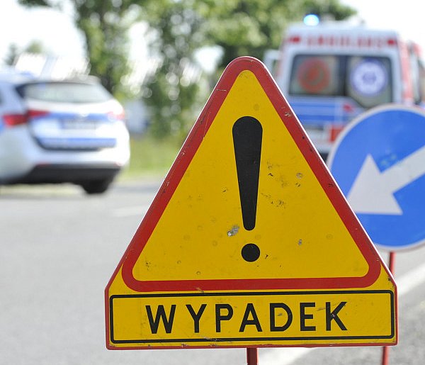 Majówka na lokalnych drogach. Niebezpieczny wypadek zakończony szpitalem-33685