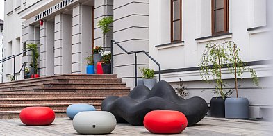 Kolorowa rewolucja przed GCK – usiądź na chmurce i odpo-33767